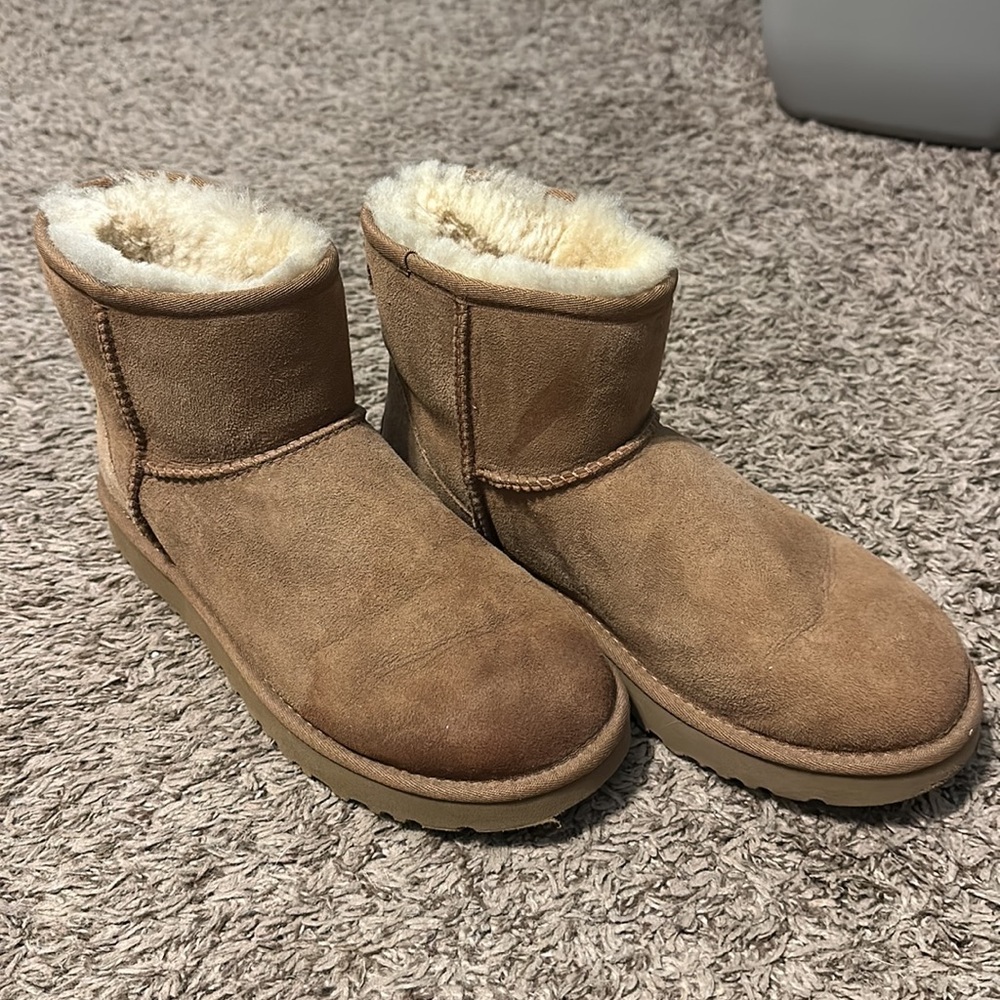 UGG Classic Mini II Boot - Picture 4 of 8